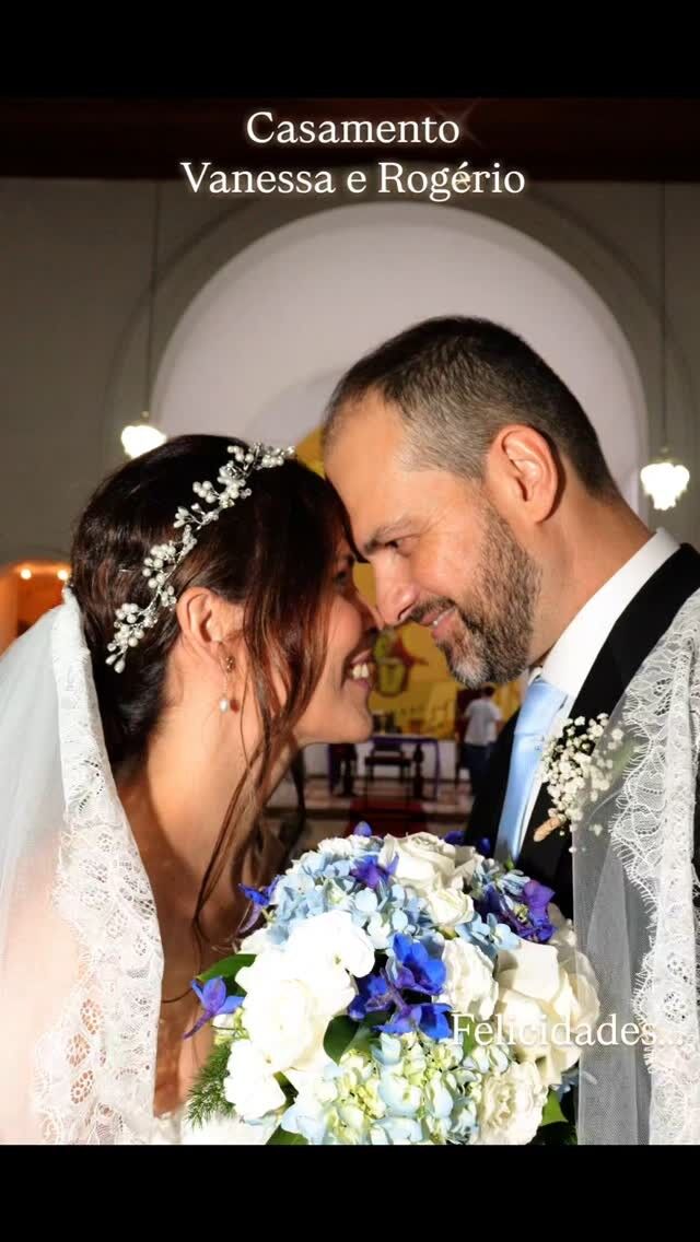Alguns momentos do lindo Casamento Vanessa e Rogério.
Que Deus abençoe essa nova etapa de suas vidas 🙏 

@vanessa.cantieri 

#fotografiaprofissional #casamentoemigreja 
#casamentocatolico #coberturafotografica #eventos #unicos #noivas2025 #noivos2025 #vestidodenoiva