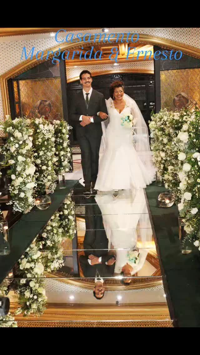 Casamento de Margarida e Ernesto 
A igreja repleta de energia positiva .
Amigos e familiares vieram assistir essa linda união .
A igreja estava linda com uma decoração perfeita .
Deus derrame bençãos ao casal !

@msilvadaluz
@paroquia_santissimatrindade 
@lilianphotographer 

#foto #eventos #coberturafotografica 
#casamento #casamentoemigreja 
#noivas #noivos #fotografodecasamento